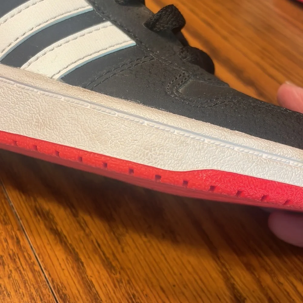 Adidas hoop, 2.0 med for kids, size 1.5, preowned, worn twice. - Picture 8 of 9